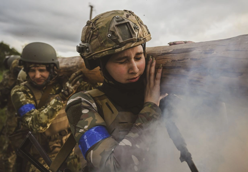 越来越多的乌克兰女兵在前线参战