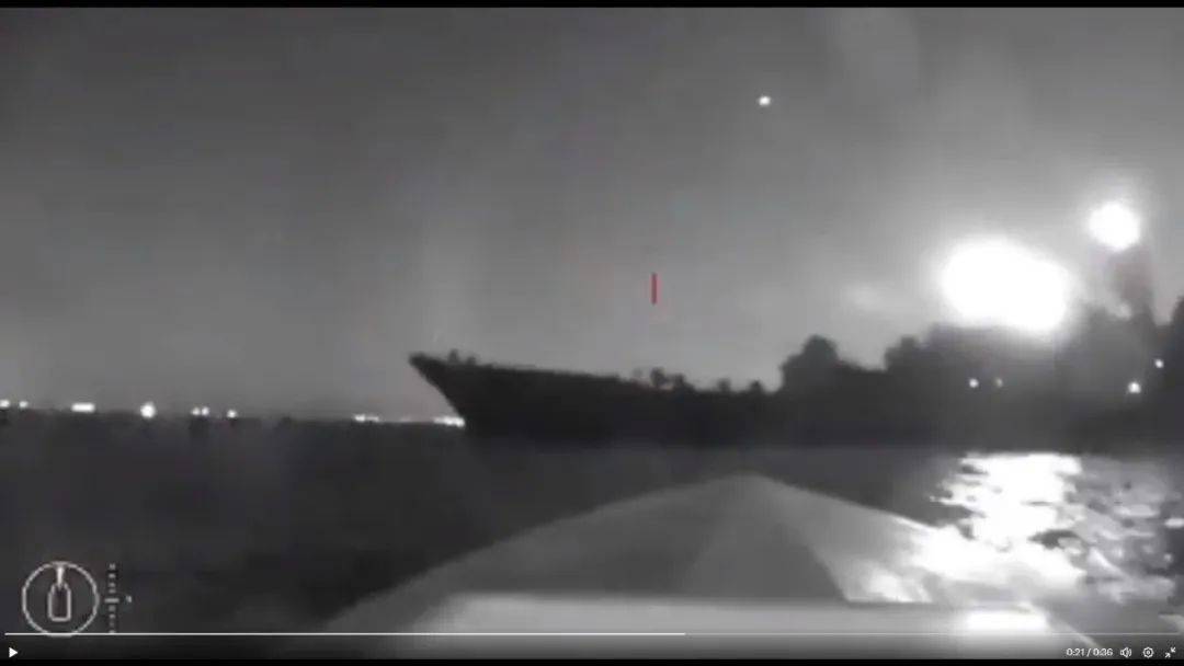 乌无人艇视角俄乌战争，高速袭击俄水面舰艇