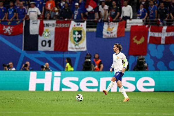 欧洲杯荷兰0-0法国，格列兹曼错失良机，西蒙斯进球被吹留遗憾