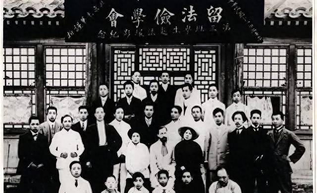 100年前小平留学欧洲往事：16岁远渡重洋欧洲留学，买4等船票，睡甲板货舱