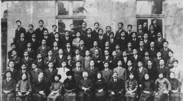 100年前小平留学欧洲往事：16岁远渡重洋欧洲留学，买4等船票，睡甲板货舱