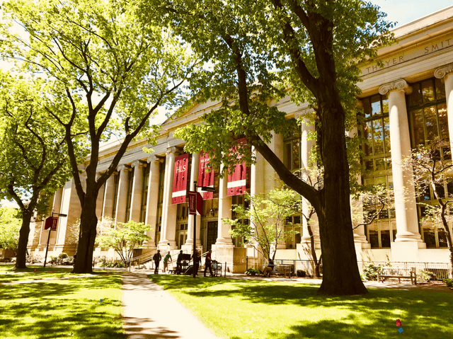 美国留学误区美国留学，College不如University？