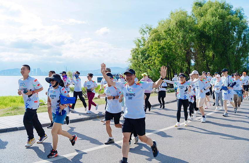 奥林匹克日 在洱海之畔欢乐奔跑