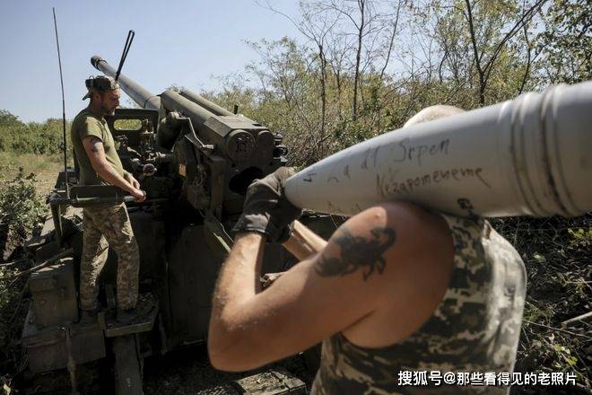 乌克兰战争直击 战斗在顿涅茨克前线的乌克兰炮兵