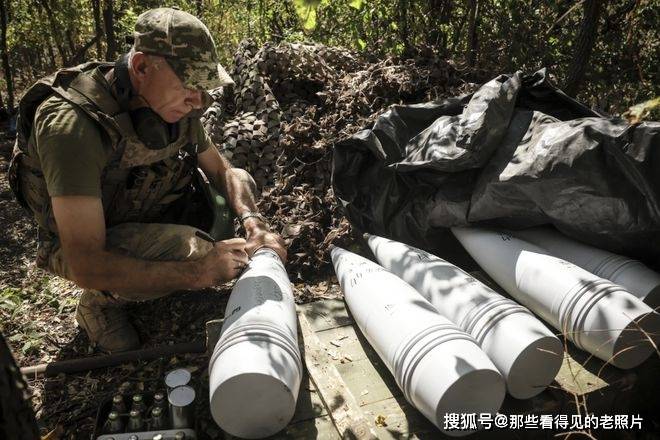 乌克兰战争直击 战斗在顿涅茨克前线的乌克兰炮兵